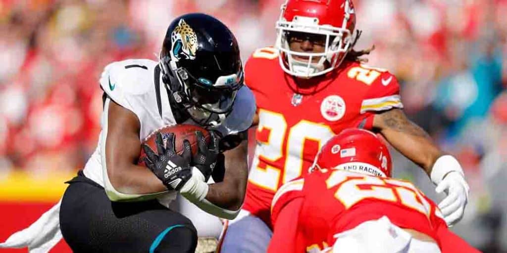 Chiefs vs. Jags on field action